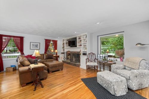 434 Quidnessett Rd, North Kingstown RI  02852-1500 exterior