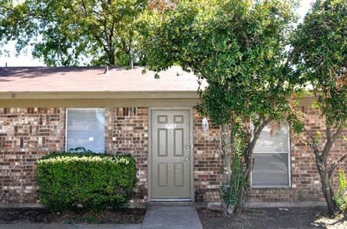 715 Pleasant Manor Ave, Burleson TX  76028-6566 exterior
