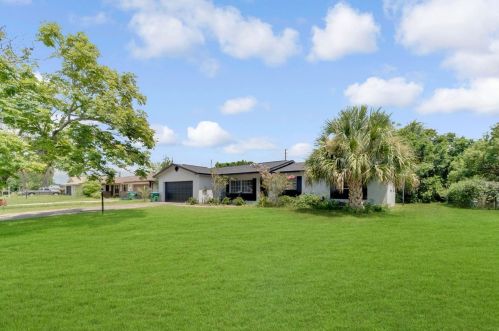 979 Embassy Dr, Deltona, FL 32725-0069