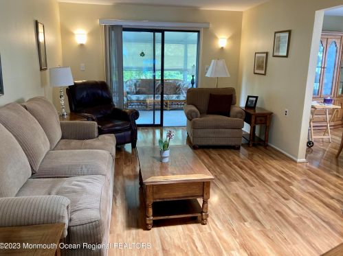 52 Blue Ridge Dr, Bricktown, NJ 08724-2033