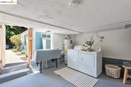 2718 Russell St, Berkeley CA 94705-2333 exterior