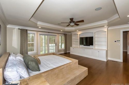 18 Heron Pond Rd, Essex CT  06426-1466 exterior