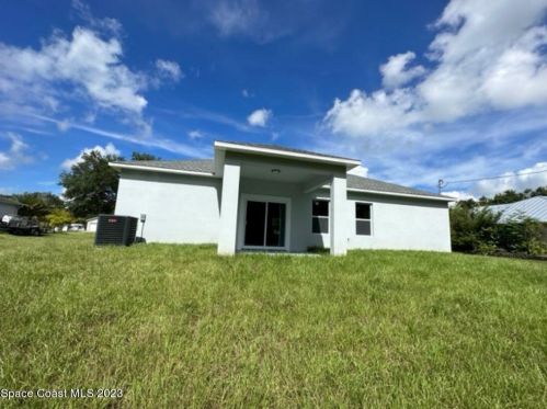 8746 96th Ct, Vero Beach, FL 32967-3483