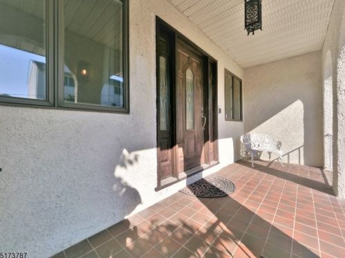 33 Garden Ave, West Paterson, NJ 07424-3337