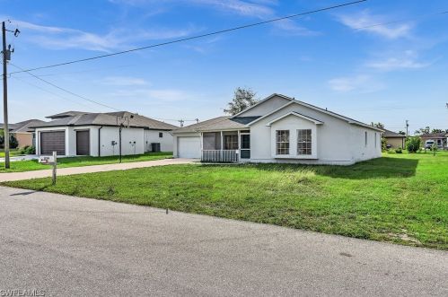 226 6th Ter, Cape Coral, FL 33990-1543