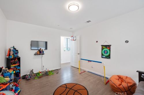 2032 Piru St, Compton CA  90222-3525 exterior