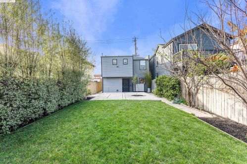 3026 Adeline St, Oakland CA 94608-4412 exterior