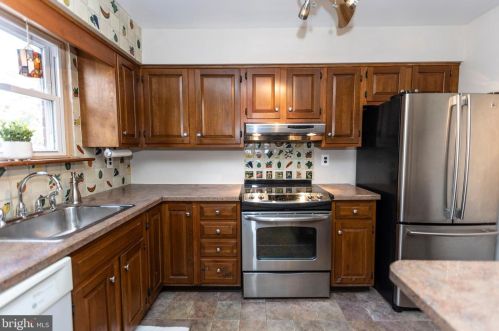 1151 Harbour Dr, Palmyra NJ 08065-2216 exterior