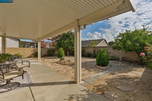 373 Bartlett Ln, Vacaville CA  95687-3128 exterior