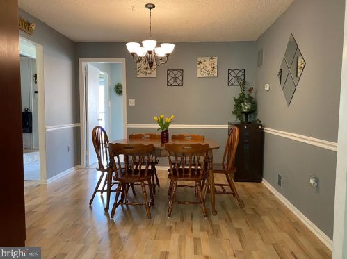 3063 Tecumseh Ct, Woodbridge VA  22192-1827 exterior