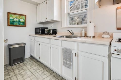 29 Gray St, Poughkeepsie NY 12603-2712 exterior