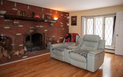21 Dianna Rd, Londonderry NH  03053-3237 exterior