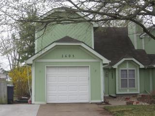 1603 Green Valley Cir, Manhattan KS  66502-7209 exterior