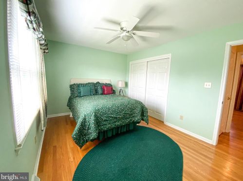 5 Wortham Ct, Bear DE  19701-2060 exterior