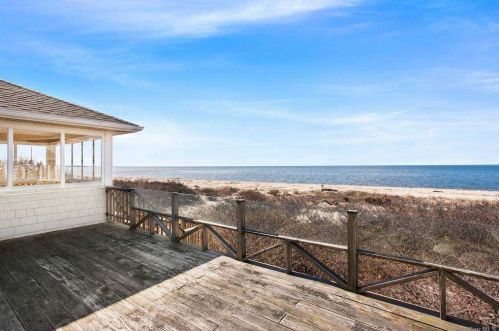 2225 Sea Dr, Southold, NY 11971-3632