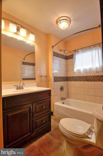 21 Adams St, Pottstown PA 19464-4102 exterior