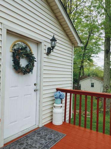 235 Knox Way, Hopatcong NJ  07843-1008 exterior