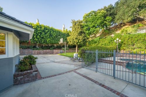 1022 Oak Canyon Ln, Glendora CA  91741-2256 exterior
