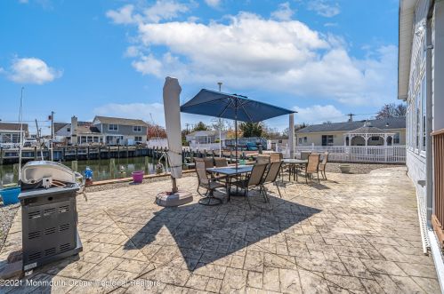 1032 Orlando Dr, Lacey NJ  08731-5510 exterior