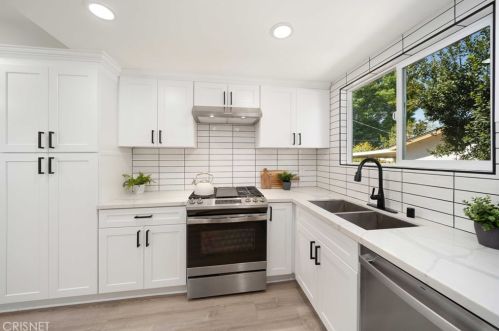 435 Talbert Ave, Simi Valley CA  93065-5249 exterior