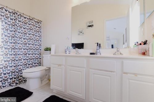 2472 Sylvan Moor Ln, Woodbridge VA  22191-6354 exterior