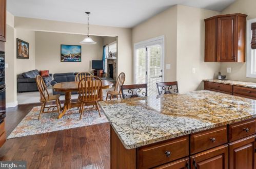 5737 Waterloo Bridge Cir, Haymarket VA  20169-8117 exterior