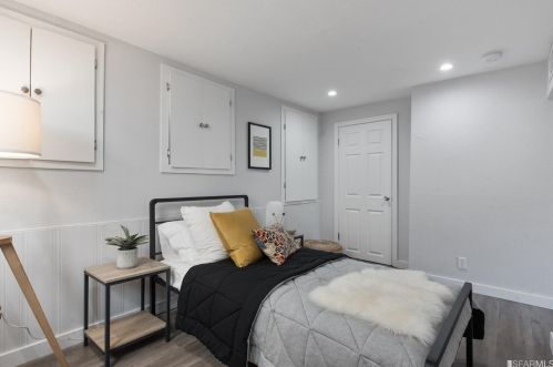 9411 Castlewood St, Oakland CA 94605-4415 exterior