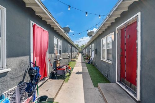 345 20th St, Long Beach CA  90806-4910 exterior