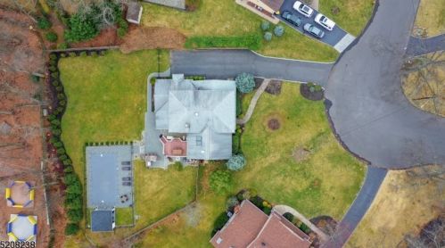 1364 Graymill Dr, Scotch Plains NJ  07076-4725 exterior