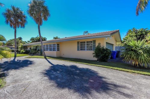 712 10th Ave, Hollywood FL  33019-1903 exterior