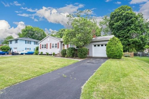 6 Payson Rd, Cornwall Hud, NY 12520-1604