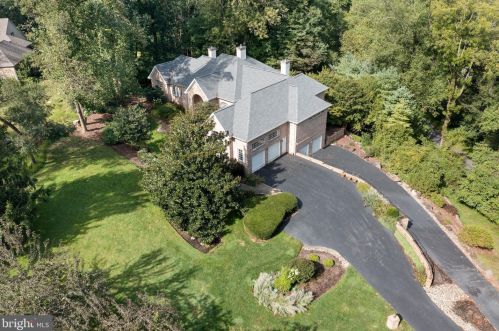 100 Deer Vly Ln, Wilmington DE  19807-1912 exterior