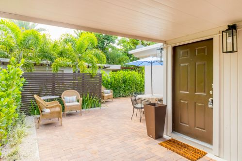 214 1st Ave, Boynton Beach, FL 33435-3826