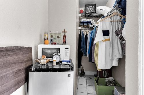 2637 9th Ct, Hialeah FL  33010-1223 exterior