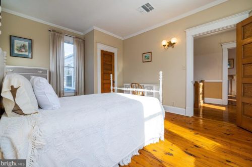 102 High St, Edinburg VA  22824-3084 exterior