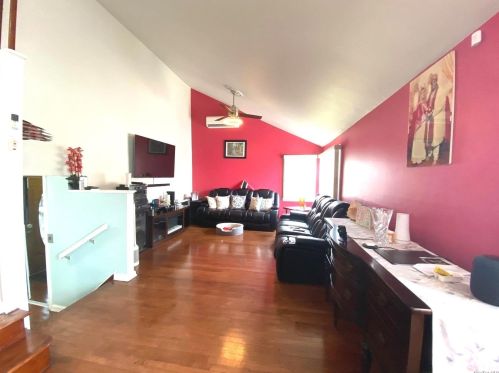 29 Jamaica Ave, Wheatley Heights NY  11798-3027 exterior