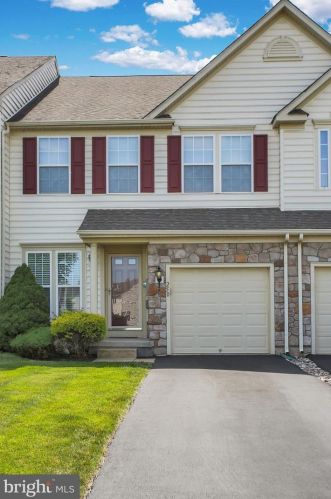 250 Savanna Dr, Pottstown PA  19465-6603 exterior