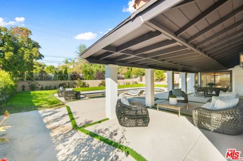 22551 Jameson Dr, Calabasas CA  91302-5854 exterior