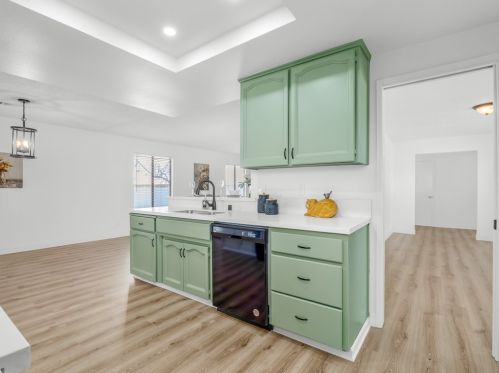 855 Mount Whitney Ave, Laton CA  93242-9724 exterior