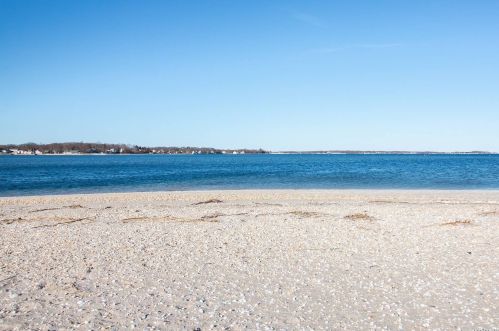 1520 Paradise Shores Rd, Southold NY  11971-4043 exterior