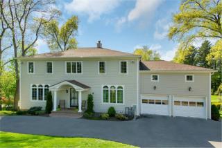 31 Hevelyn Rd, Elmsford, NY 10523-2902