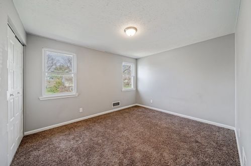 102 Redwood Cir, Latrobe PA  15650-2516 exterior