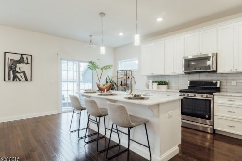 38 Walnut St, Little Falls NJ  07424-1402 exterior