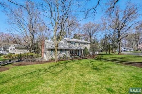 30 Maryann Ln, Harrington Park, NJ 07640-1239