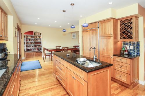 12 Grover Ln, Elwood NY  11731-3015 exterior