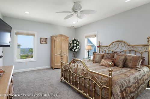 8 Benton Ave, Leonardo NJ  07737-1403 exterior