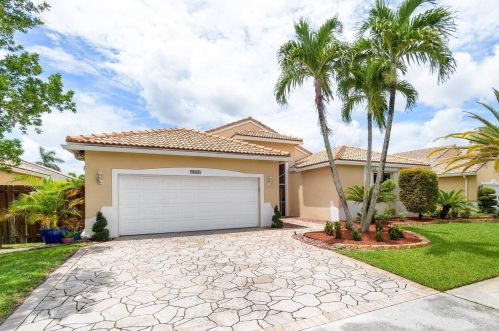 9137 Cove Point Cir, Boynton Beach, FL 33472-2763