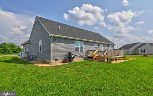 4 Highland Dr, Seaford DE  19973-4827 exterior