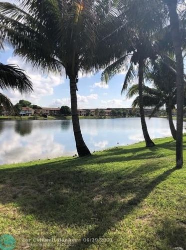 6908 169th St, Hialeah, FL 33015-4277