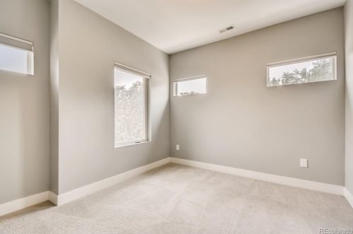 2111 Franklin St, Denver CO 80205-3905 exterior